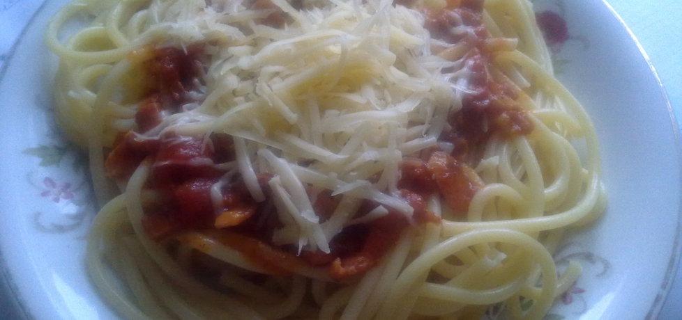 Spaghetti w sosie pomidorowym z boczkiem na winie (autor ...