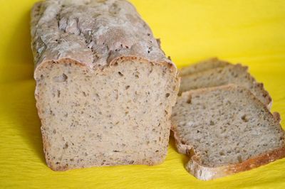 Chleb z mąką kukurydzianą i chia