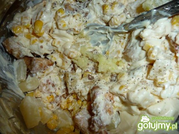 Przepis  sałatka kurczak-czosnek-ananas przepis