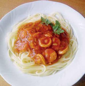 Spaghetti z parówkami
