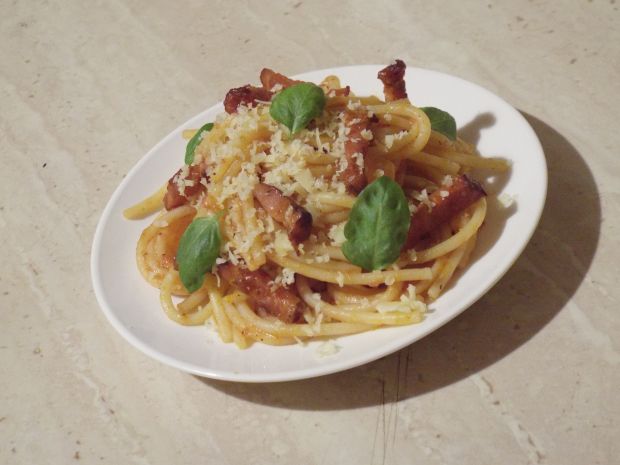Przepis  spaghetti z boczkiem w pomidorach przepis