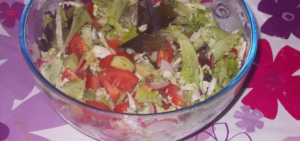Kolorowa sałata do obiadu (autor: ewelinapac)
