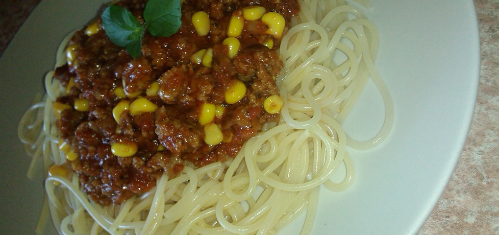 Spaghetti z mięsnym sosem i kukurydzą (autor: konczi ...