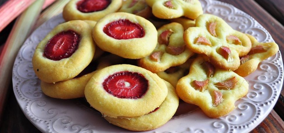 Drożdżowe ciasteczka z truskawkami i rabarbarem (autor: mienta ...