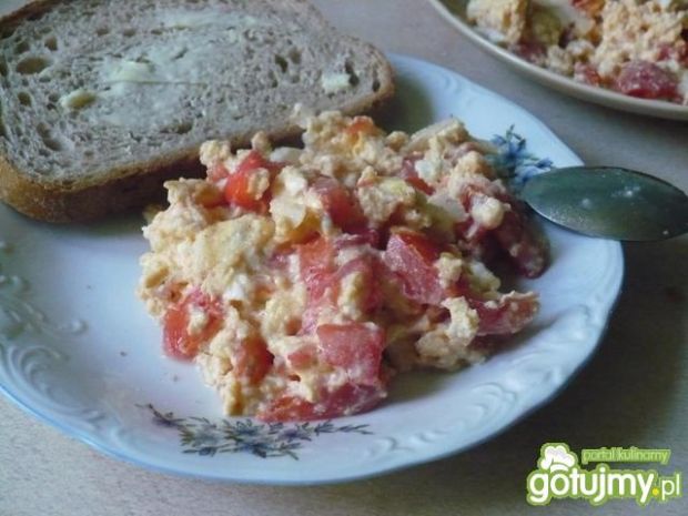 Przepis  jajecznica pomidorowo-migdałowo
