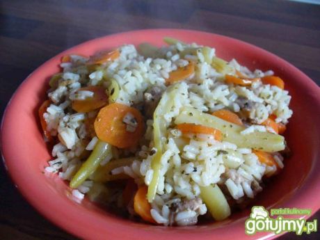 Przepis  ryż z kurczakiem, fasolką i marchewką przepis