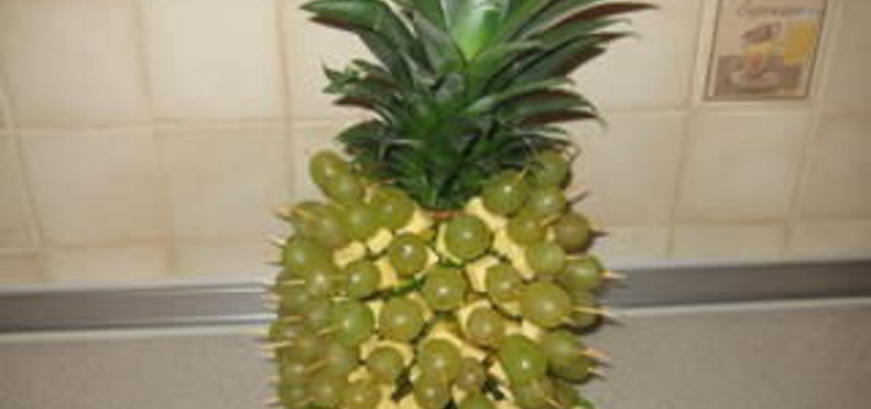 Ananas z przekaska. (autor: jakob)