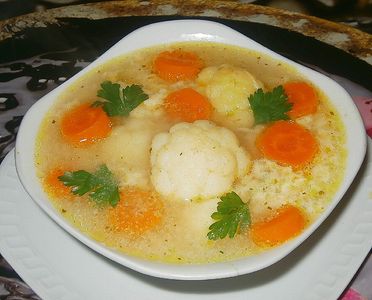 Zupa kalafiorowa z lanym ciastem