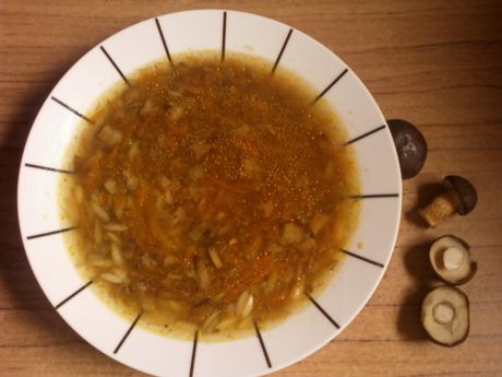 Zupy: zupa grzybowa z makaronem ryżowym