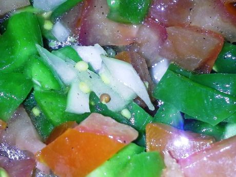 Przepis  sałatka z pomidorów i zielonej papryki przepis