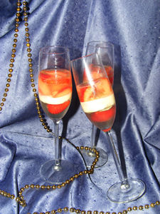 Truskawki w szampańskiej galaretce