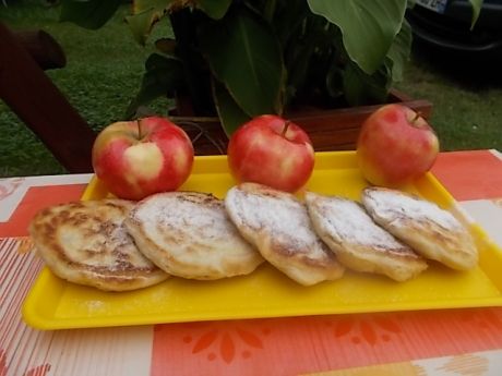 Przepis  racuszki z miodem i jabłkami przepis