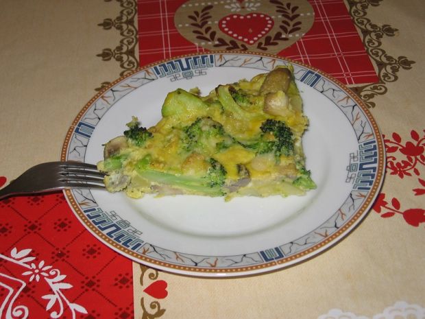 Przepis  zapiekanka z jajek, brokułów i pieczarek przepis