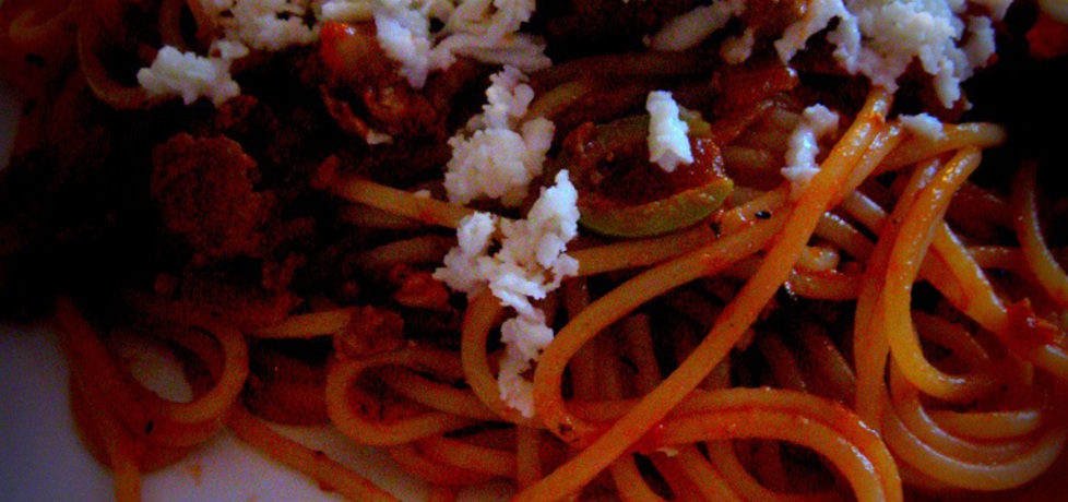 Spaghetti bolognese z oliwkami i mozarellą (autor: pyszota ...