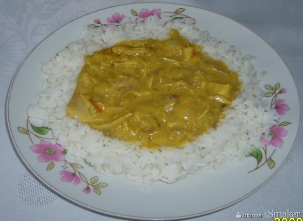 Potrawka z kurczaka w sosie musztardowo-curry.