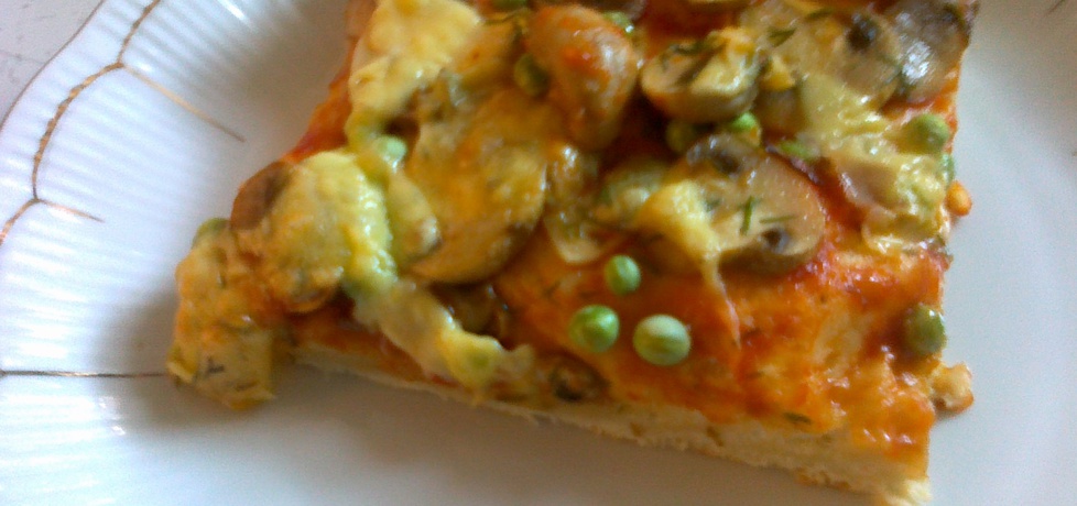 Pizza z pieczarkami i zielonym groszkiem (autor: teresa18 ...