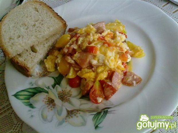 Przepis  pikantna jajecznica z papryką i chilli przepis