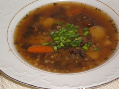 Zupa gryczana z suszonymi grzybami