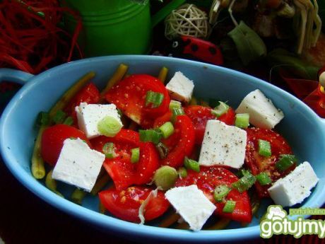 Przepis  sałatka z fasoli i pomidora przepis