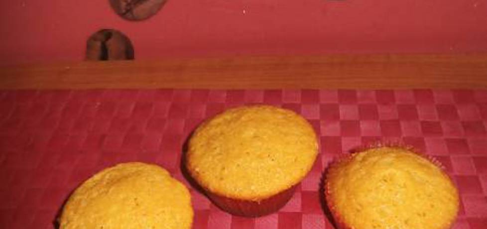 Muffinki na soku przecierowym ze skórką pomarańczową. (autor ...