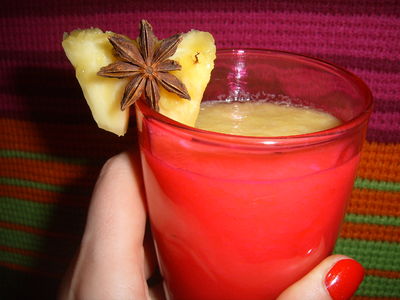 Koktajl ananasowy z mango na wodzie kokosowej