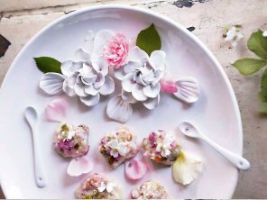 Praliny z białej czekolady z różą  prosty przepis i składniki