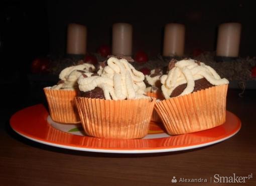 Muffiny czekoladowe z kremem pomaranczowym