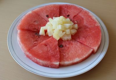 Arbuz na deser z ananasem