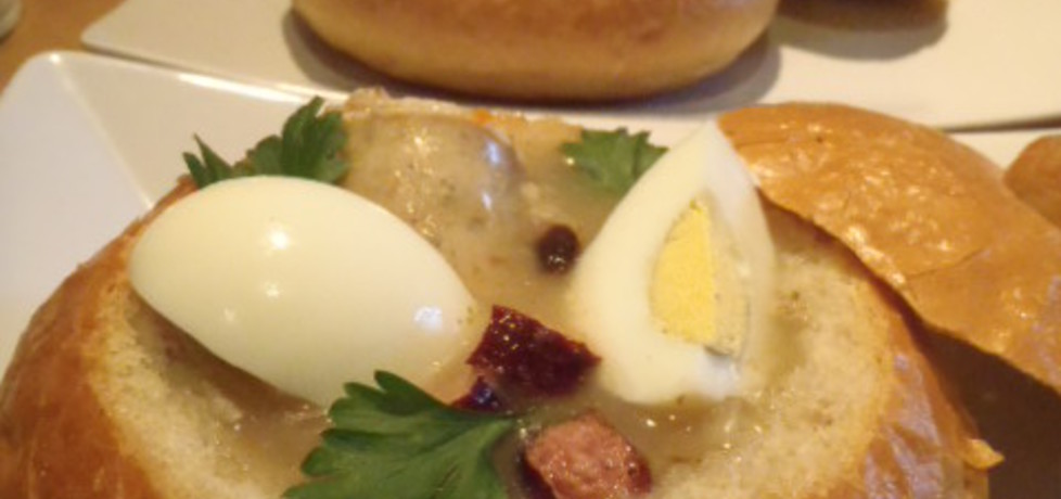 Żurek w chlebie z kiełbasą, jajkiem i ziemniaczkami (autor: magula ...
