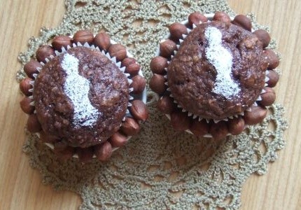 Muffinki czekoladowo-bananowe z orzechami