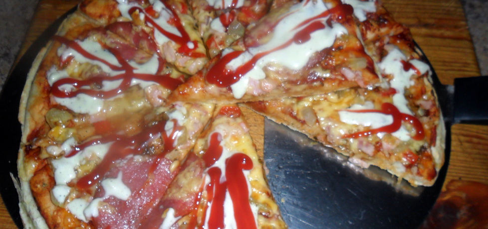 Pizza z mąki razowej i pszennej (autor: maridka19)