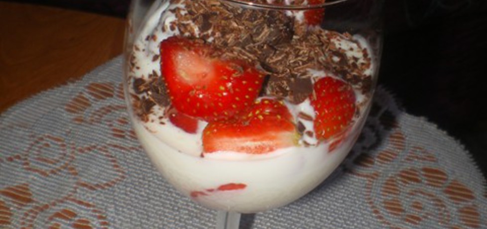 Truskawki z jogurtem i czekoladą (autor: ilka86)