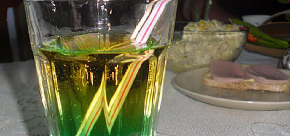 Zielono  żółty drink (autor: mysiunia)