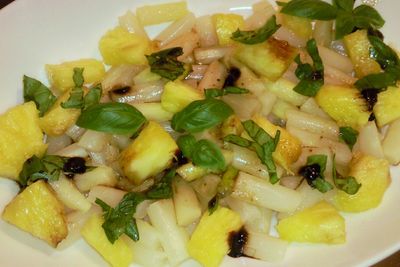 Szparagi z ananasem w sosie balsamico