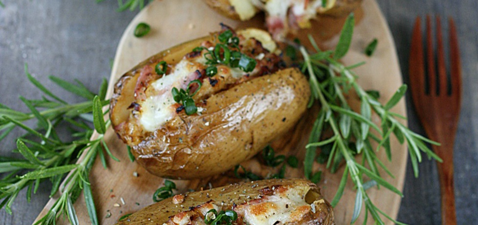 Młode ziemniaki nadziewane porem i szynką (autor: kuchnia