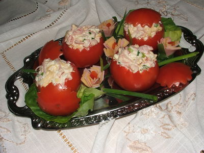Pomidory nadziewane sałatką