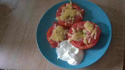 Pomidory zapiekane z serem i ziołami