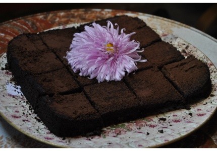 Bezmączne ciasto czekoladowo-orzechowe