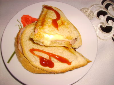 Sandwich z serem i szynką