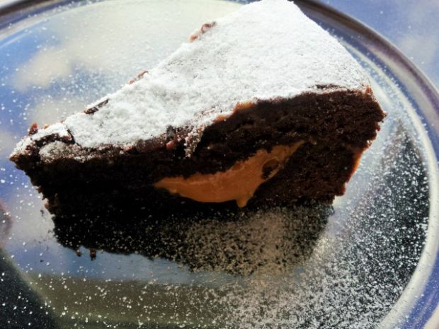 Przepis  ciasto czekoladowe z kajmakiem przepis
