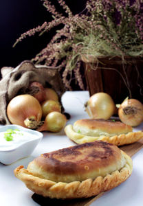 Czebureki – smażone pierogi z mięsem – kuchnia tatarska ...