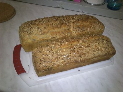 Domowy chleb ziarnisty