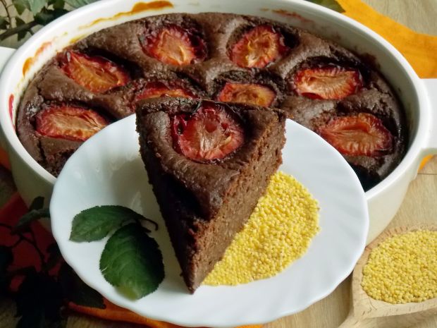 Przepis  czekoladowe ciasto jaglane ze śliwkami przepis