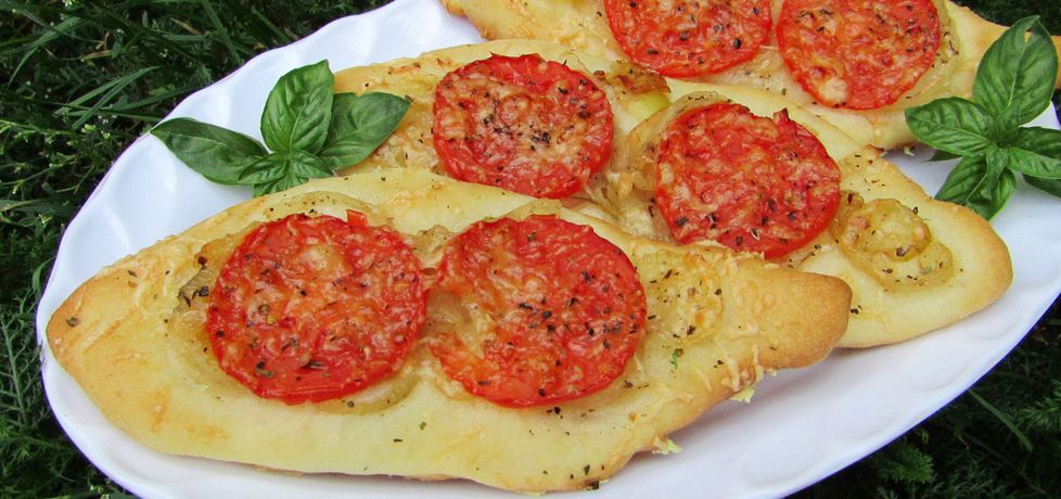 Pizzeriny łódki z pomidorami i bazylią (autor: katarzyna59 ...