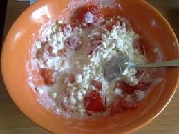 Serek wiejski z pomidorami