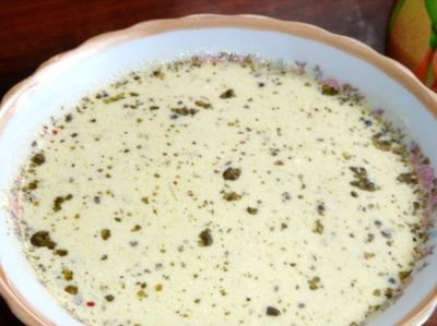 Delikatna zupa ziemniaczana z mięsem i cebulką