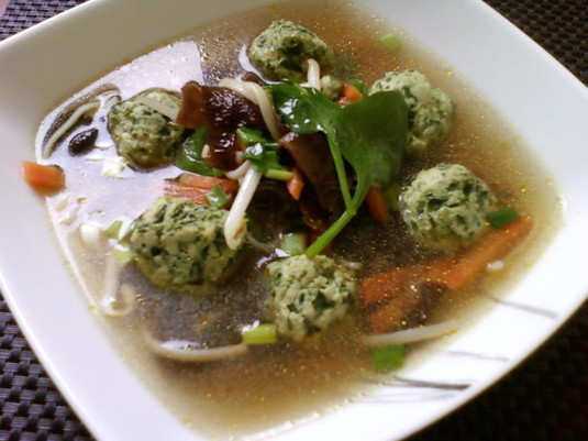 Orientalna zupka z mięsno szpinakowymi pulpecikami