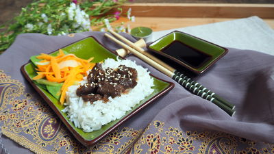 Wołowina po japońsku z ryżem