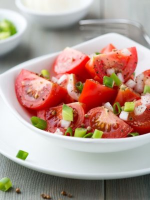 Prosta sałatka pomidorowa  prosty przepis i składniki