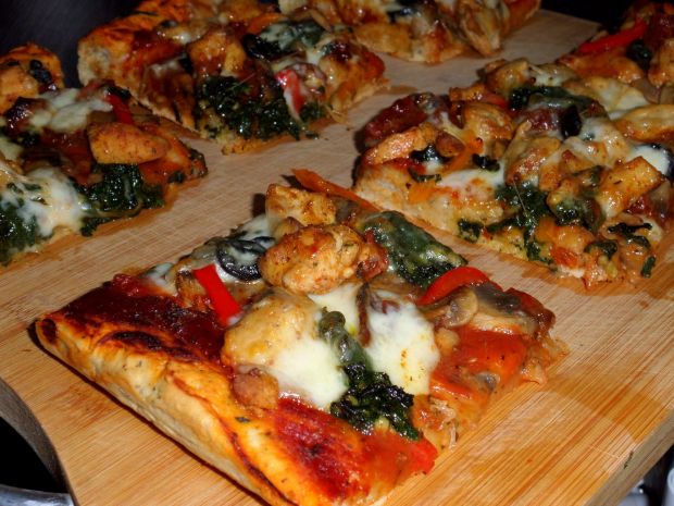 Przepis  pizza ze szpinakiem ( duża blacha ) przepis